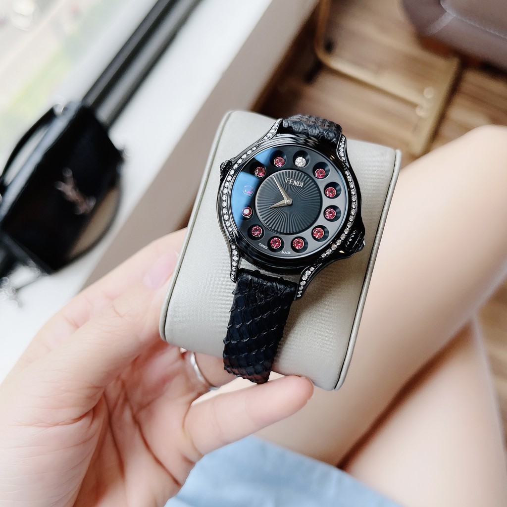 Đồng hồ nữ fendi đá xoay độc đáo