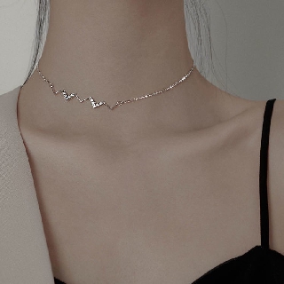 Flash diamond heartbeat Necklace design simple temperament clavicle chain women's net red tide light luxury niche net red temperament women's net