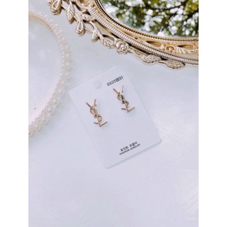 Khuyên tai đá mẫu mới