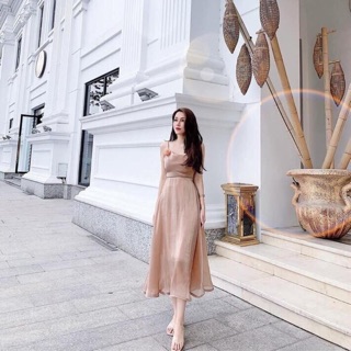 Váy dây cổ đổ