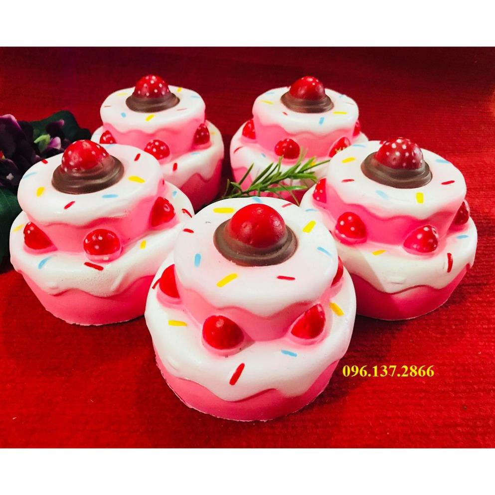 SQUISHY BÁNH KEM DÂU 2 TẦNG  - đáng yêu hết cỡ   ( nguyenhuyen9916 )