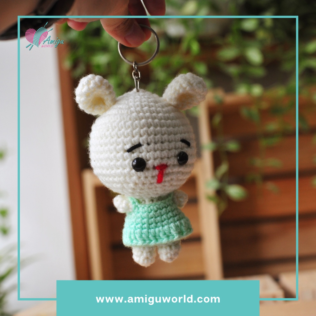 Móc khóa thú bông - Thỏ mặc váy và Thỏ mặc quần yếm - Thú bông bằng len - Amigurumi - Đồ chơi handmade
