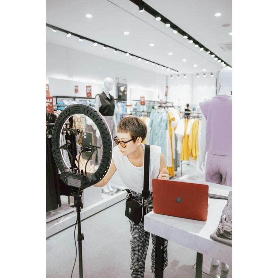 ĐÈN LIVESTREAM HỖ TRỢ LIVETREAM BÁN HÀNG, CHỤP HÌNH MAKE UP ,MAKEUP TRANG ĐIỂM , PHUN XĂM