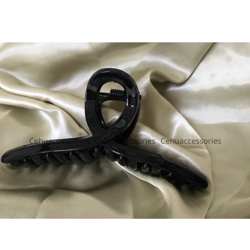 Kẹp tóc nhựa xoắn tiện lợi cho mùa hè của cô nàng cá tính nhà Cehuacc