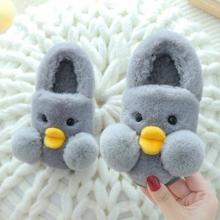 Dép bông của bé hình con vịt