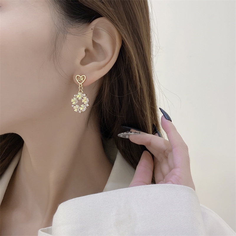 Khuyên tai kẹp không bấm lỗ chốt cố định K066 bằng hợp kim mạ vàng hình tròn bông hoa đính hạt trai dáng midi Leous