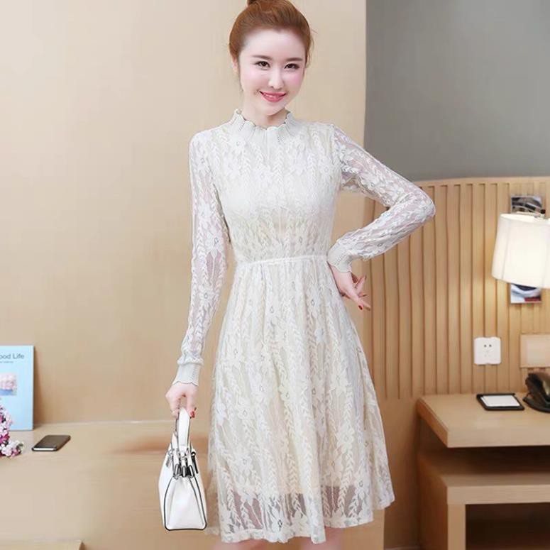 Váy ren cổ cánh hoa