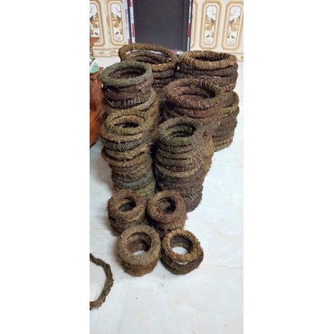 vòng dây rừng làm vòng nguyệt quế , vòng hoa