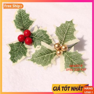 Phụ kiện trang trí noel giáng sinh lá xanh gắn quả đỏ, quả vàng