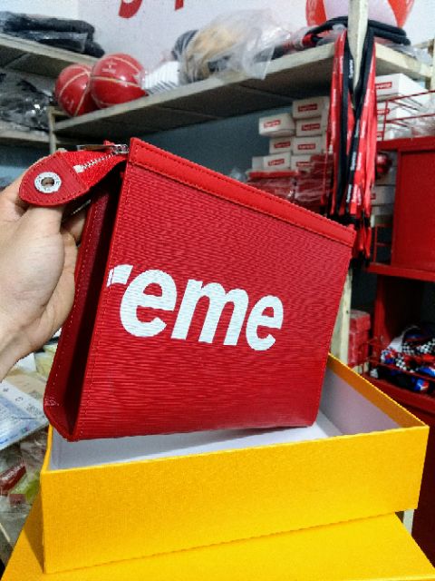 Clutch cầm tay Supreme