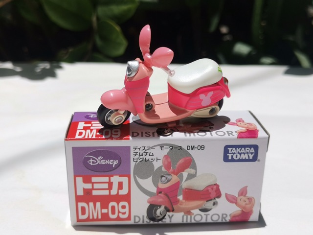 Xe mô hình Disney Tomica Motors Piglet