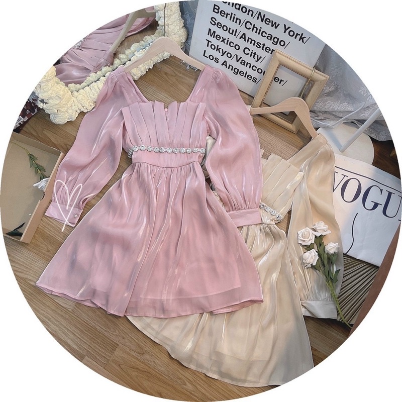 Đầm tơ xếp ly cổ vuông