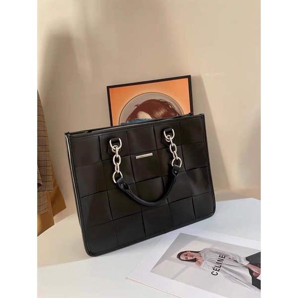 TÚI ĐEO CHÉO DA ĐAN Ô VUÔNG VỪA LAPTOP HÀNG CAO CẤP