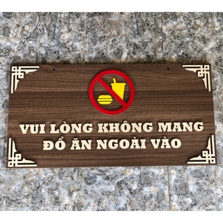 Bảng gỗ decor chữ nổi 3d " vui lòng không mang đồ ăn ngoài vào" kích thước 20*40cm vân óc chó cứng chắc sang trọng