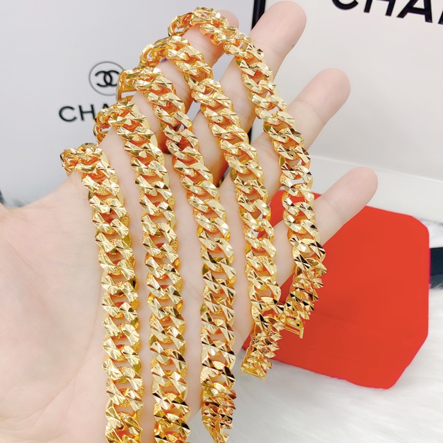 Lắc vuông chạm máy mạ vàng bền màu