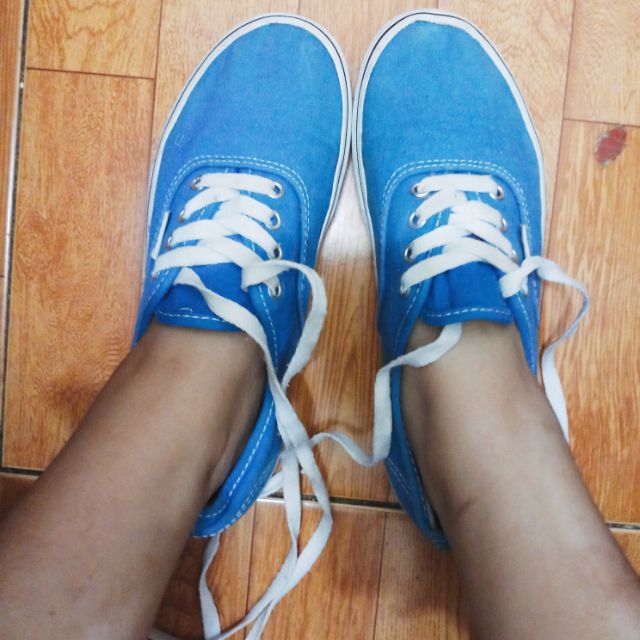 Vans kid 2 handdddd sizeeee 33 size nhỏ nên sale nha mọi người ..........................b