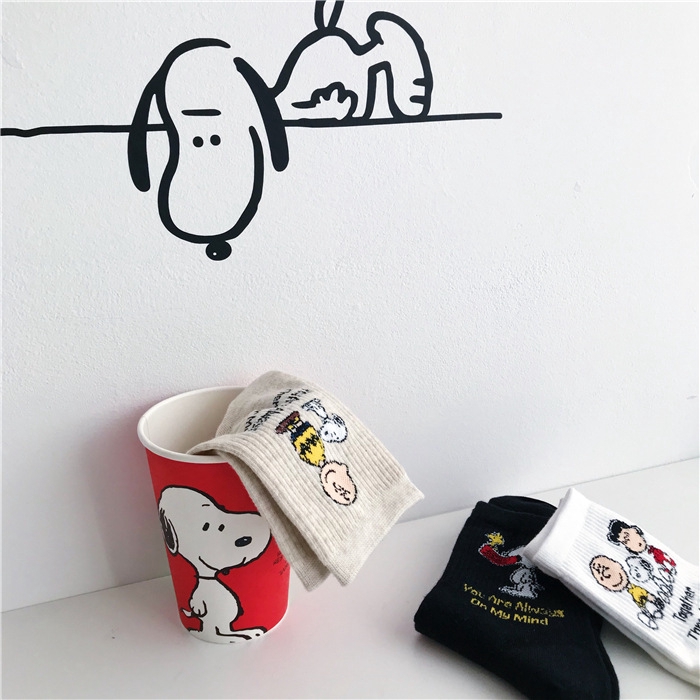 Giấy dán tường in hình Snoopy Charlie dễ thương trang trí phòng theo phong cách Nhật Hàn