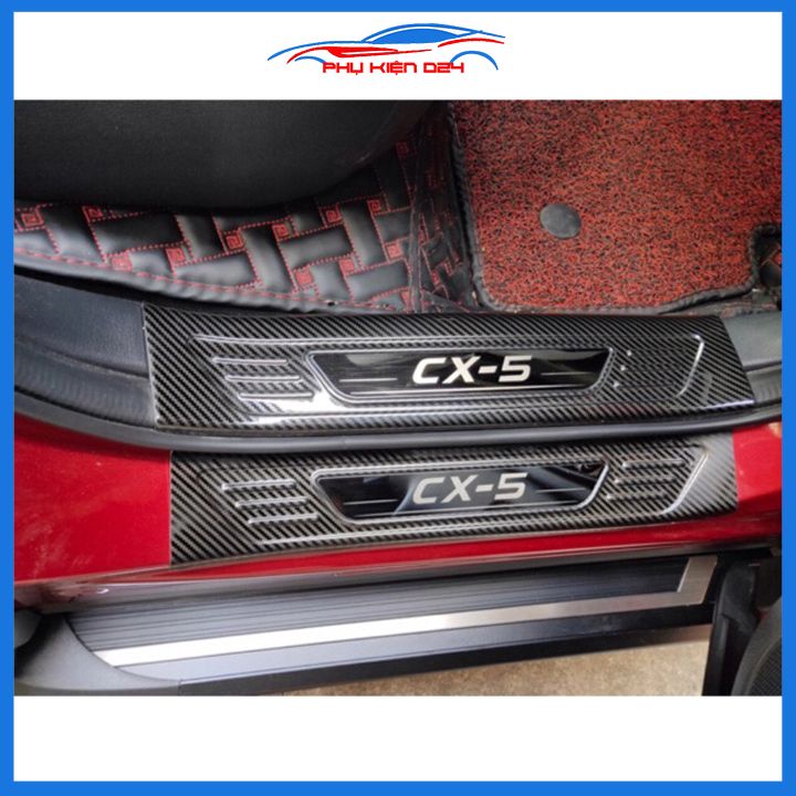 Bộ nẹp bước chân trong ngoài vân Cacbon xe CX5, CX-5 2018-2019-2020 chống trầy làm đẹp ô tô
