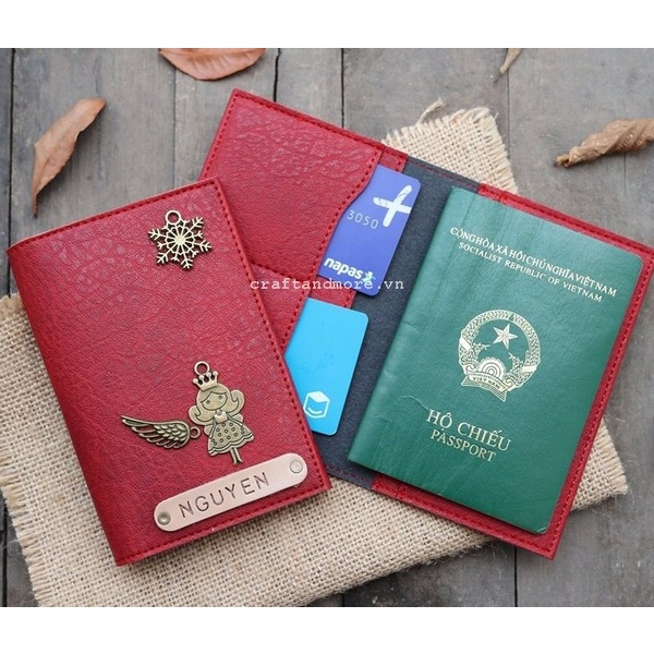 Bao Da Passport Đỏ Boocdo Khắc Tên Chính Hãng