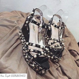 Xuồng louboutin
