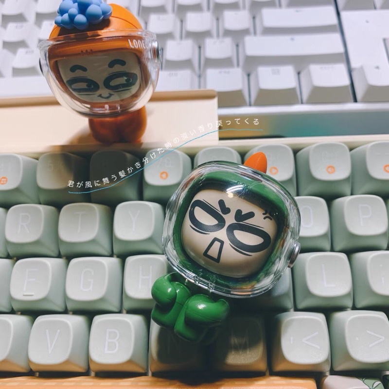 Blind box búp bê trưng bày bàn làm việc, kệ sách bên cạnh bàn phím cơ chính hãng LOFREE siêu đáng yêu