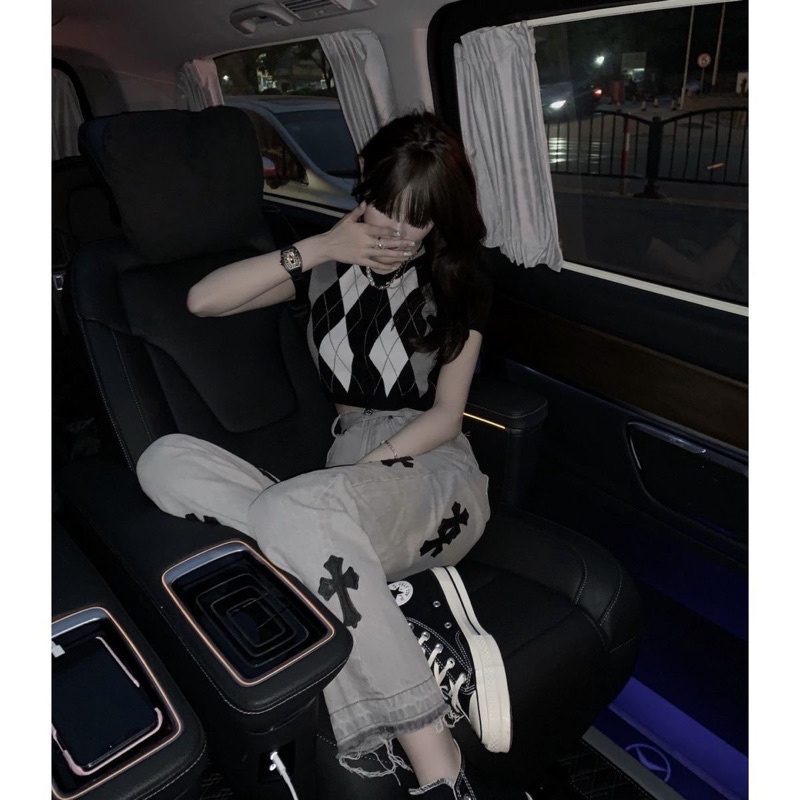 Quần Jean Ống Rộng Màu Xám Hoạ Tiết Chữ Thập Siêu Cá Tính