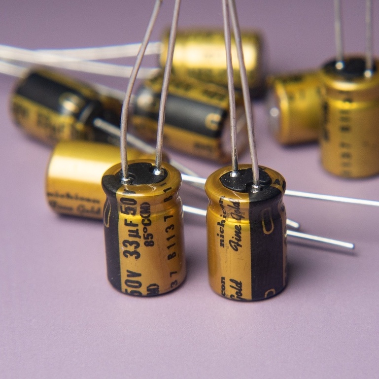 1 x Tụ Điện Nichicon FineGold FG 33uF 50V