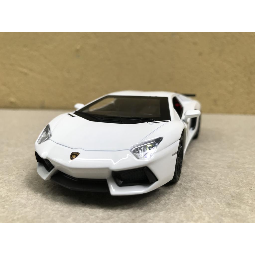 Mô hình xe Lamborghini Aventador LP740 1:32