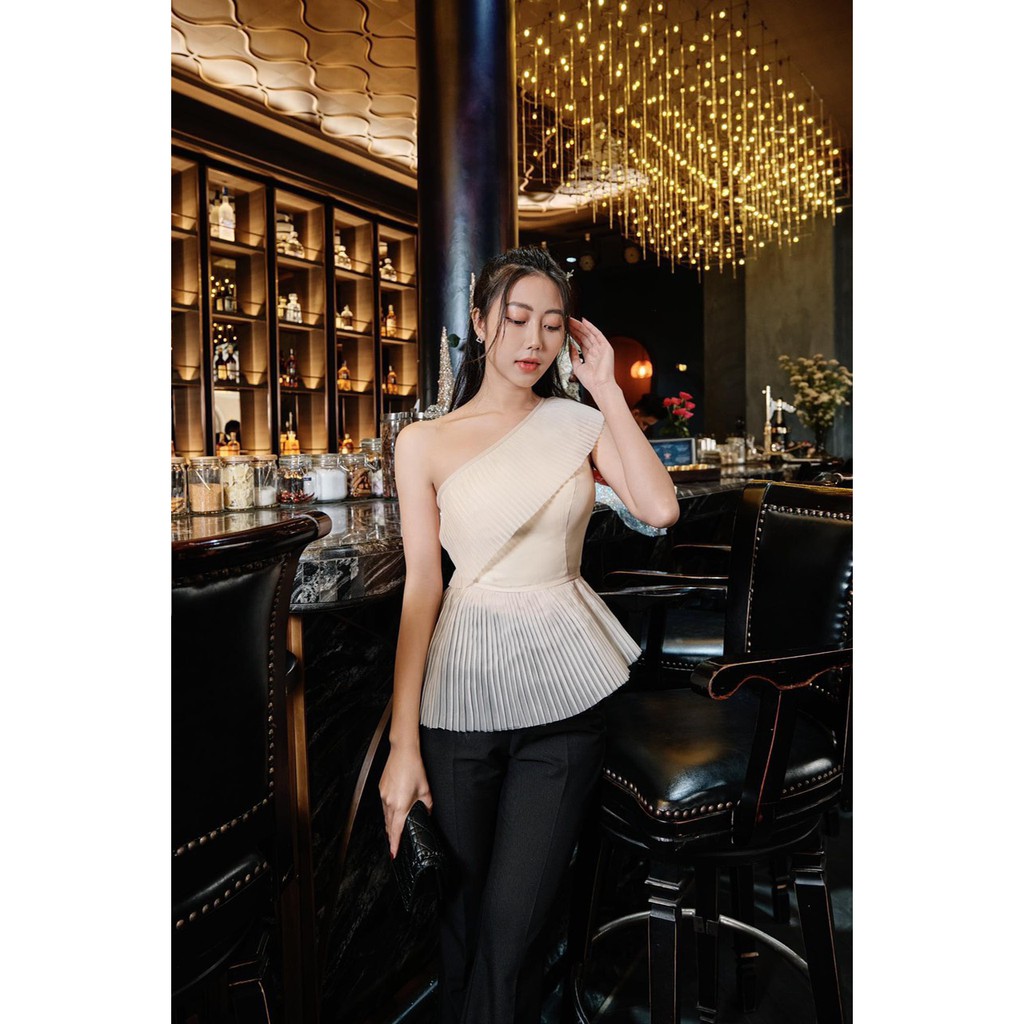 sét áo lệch vai dập ly hàng cao cấp kèm quần ống loe tôn dáng tôn da phù hợp mặc rất nhiều nơi nhẹ nhàng sang trọng