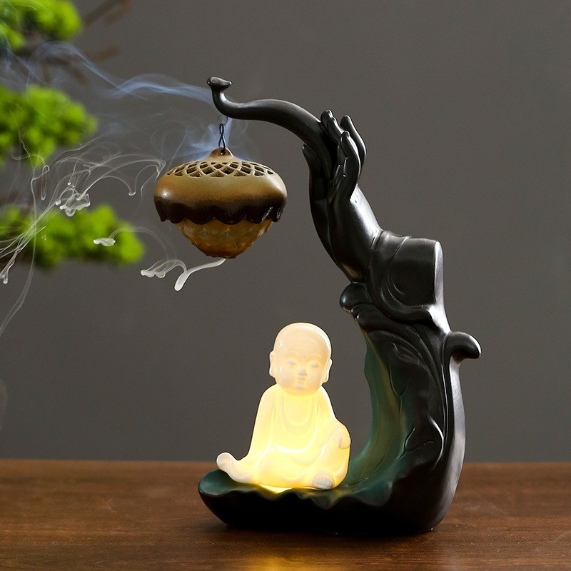 Thác khói trầm hương chú tiểu nhỏ an nhiên, khói chảy ngược, dùng được cho nhang  trầm nụ và trầm khoanh
