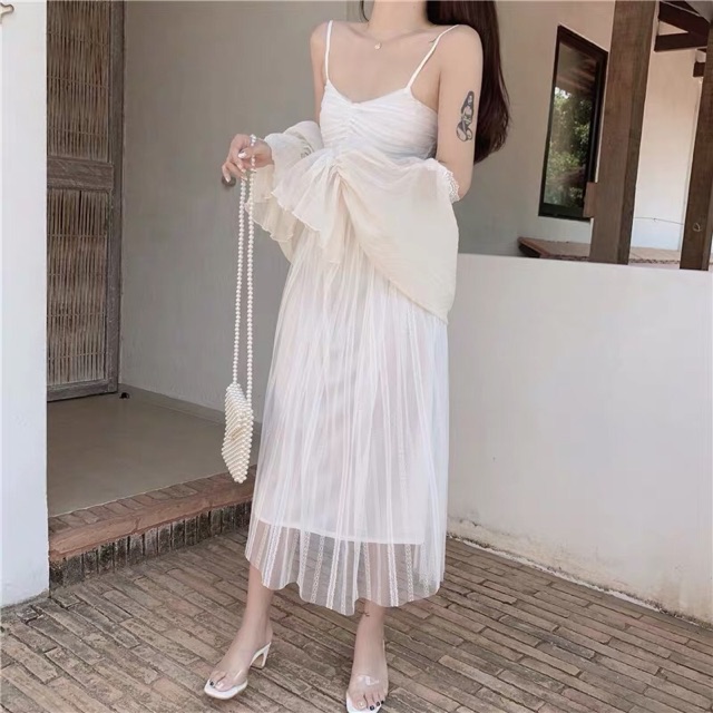 Đầm hai dây đi biển