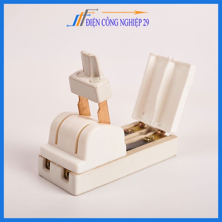 Cầu dao điện 2 pha VINAKA đế sứ cách điện CD15