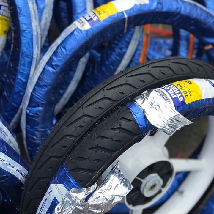Vỏ lốp xe máy Michelin 140/70-17 TL Pilot Street 2 (Lốp không ruột)