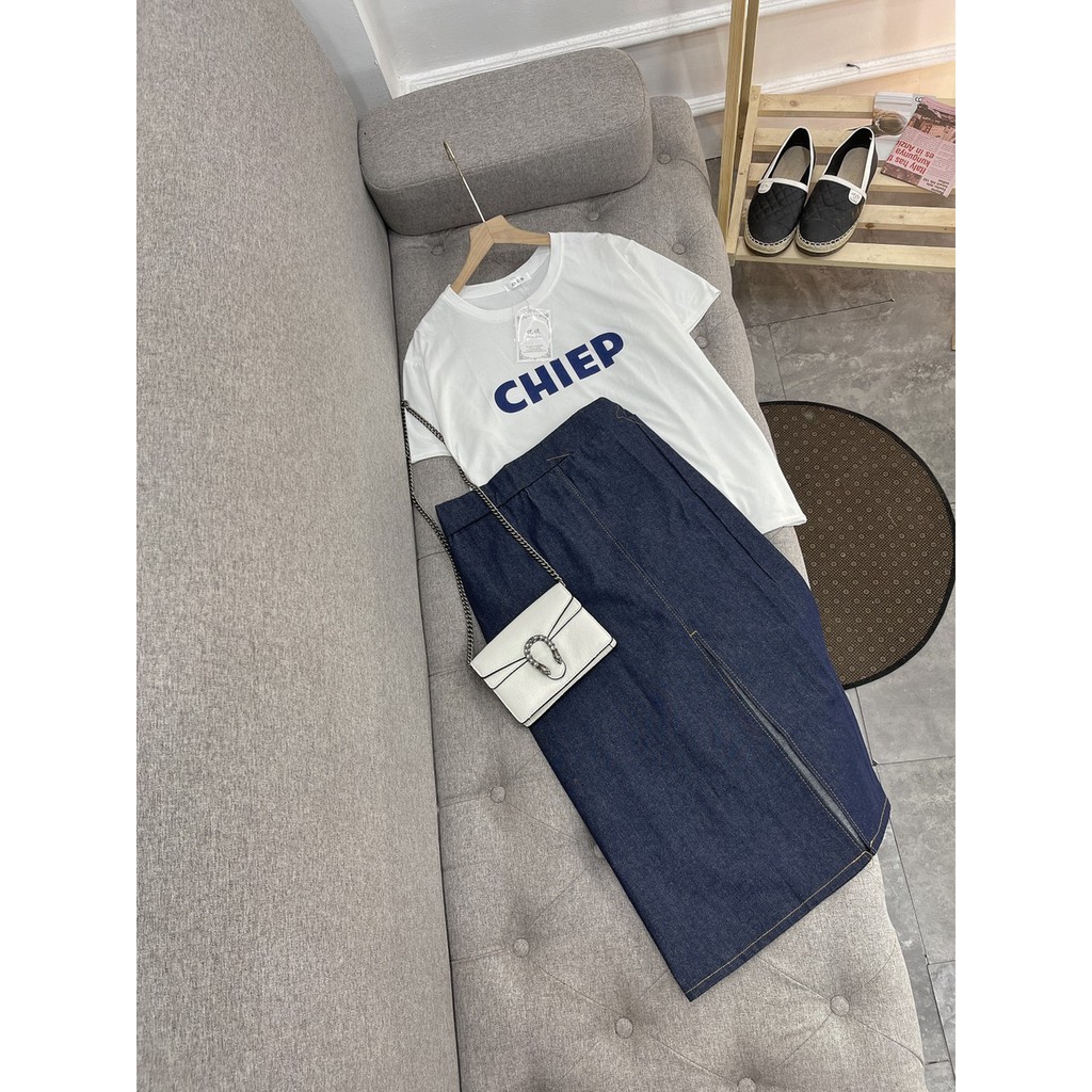 Set Áo Thun Trắng Chữ Mix Chân Váy Midi Jean Xẻ Tà