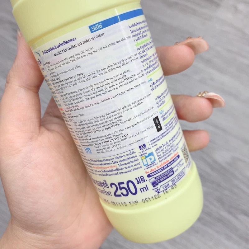 Tẩy quần áo chai 250ml