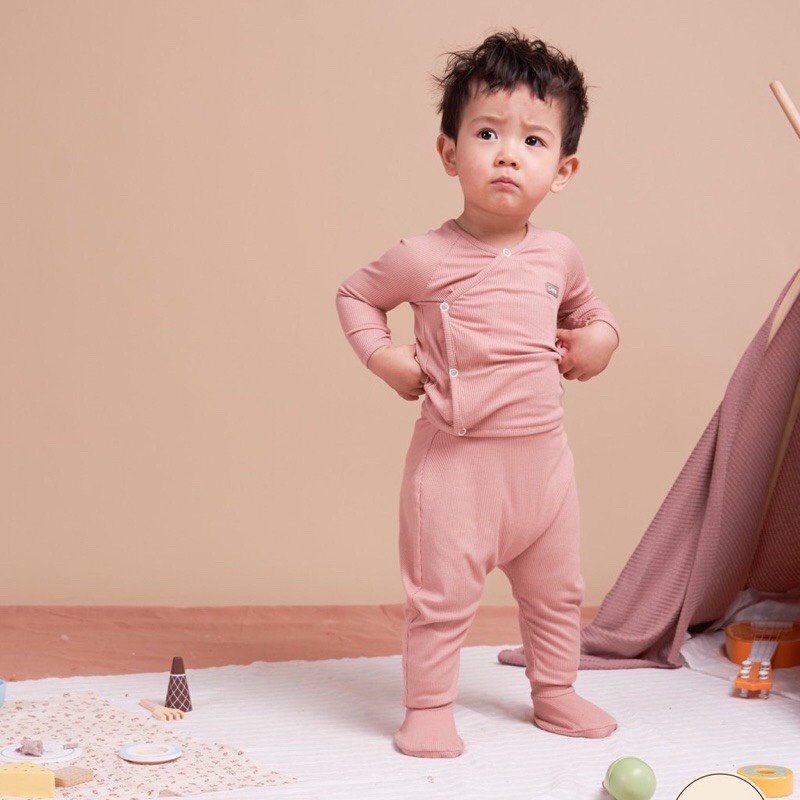 Cookie - BỘ DÀI TAY CÀI CHÉO QUẦN CẠP BO không kèm phụ kiện mũ, bao tay, bao chân cho bé từ sơ sinh đến 6 tháng
