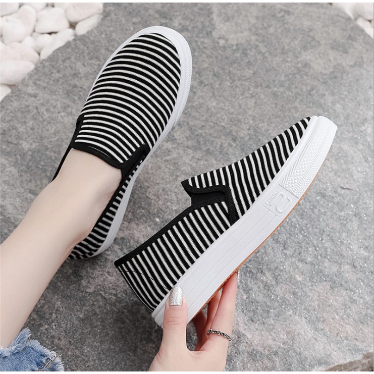 Sale shock| Slip on | Giày lười nữ vải trắng, đen cá tính, giày nữ đế bằng