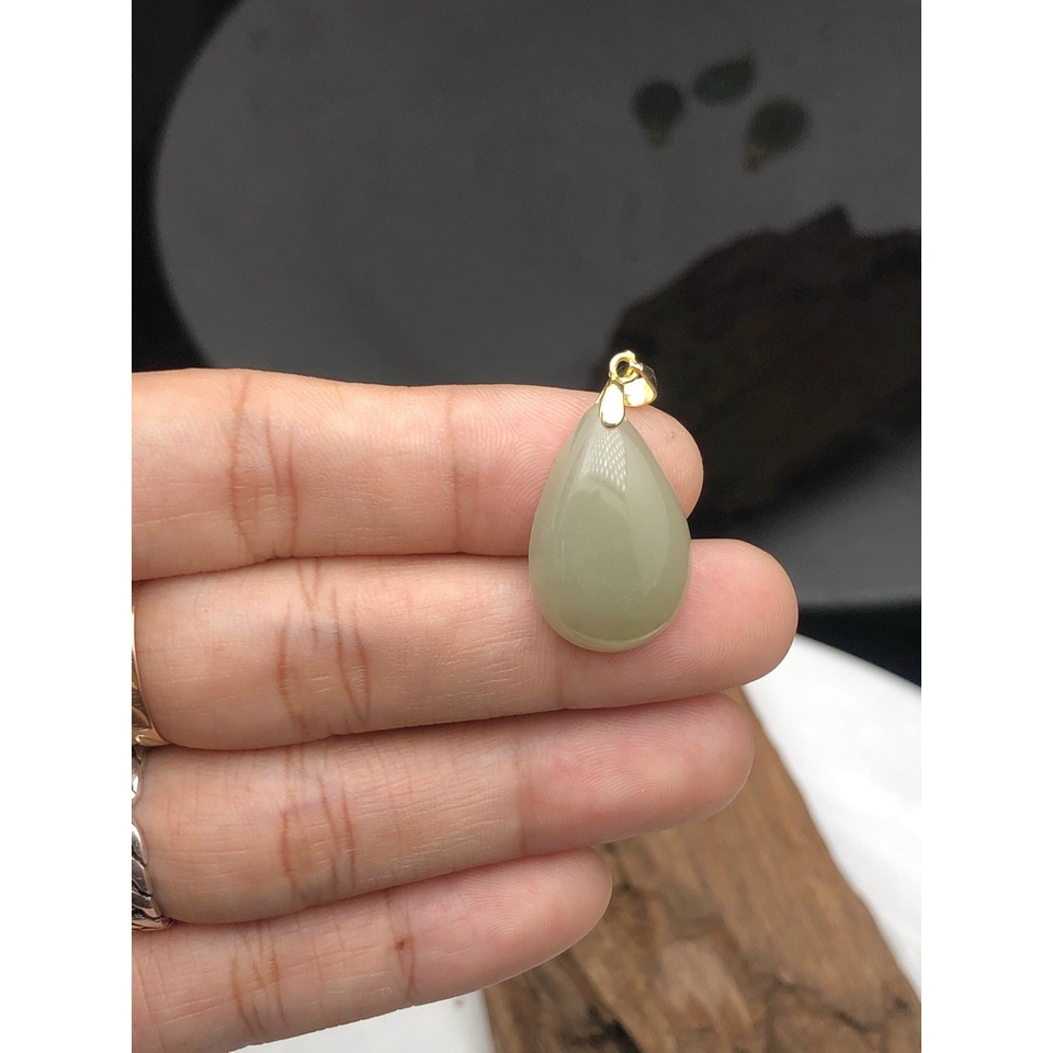 Mặt dây chuyền ngọc hòa điền hình giọt nước