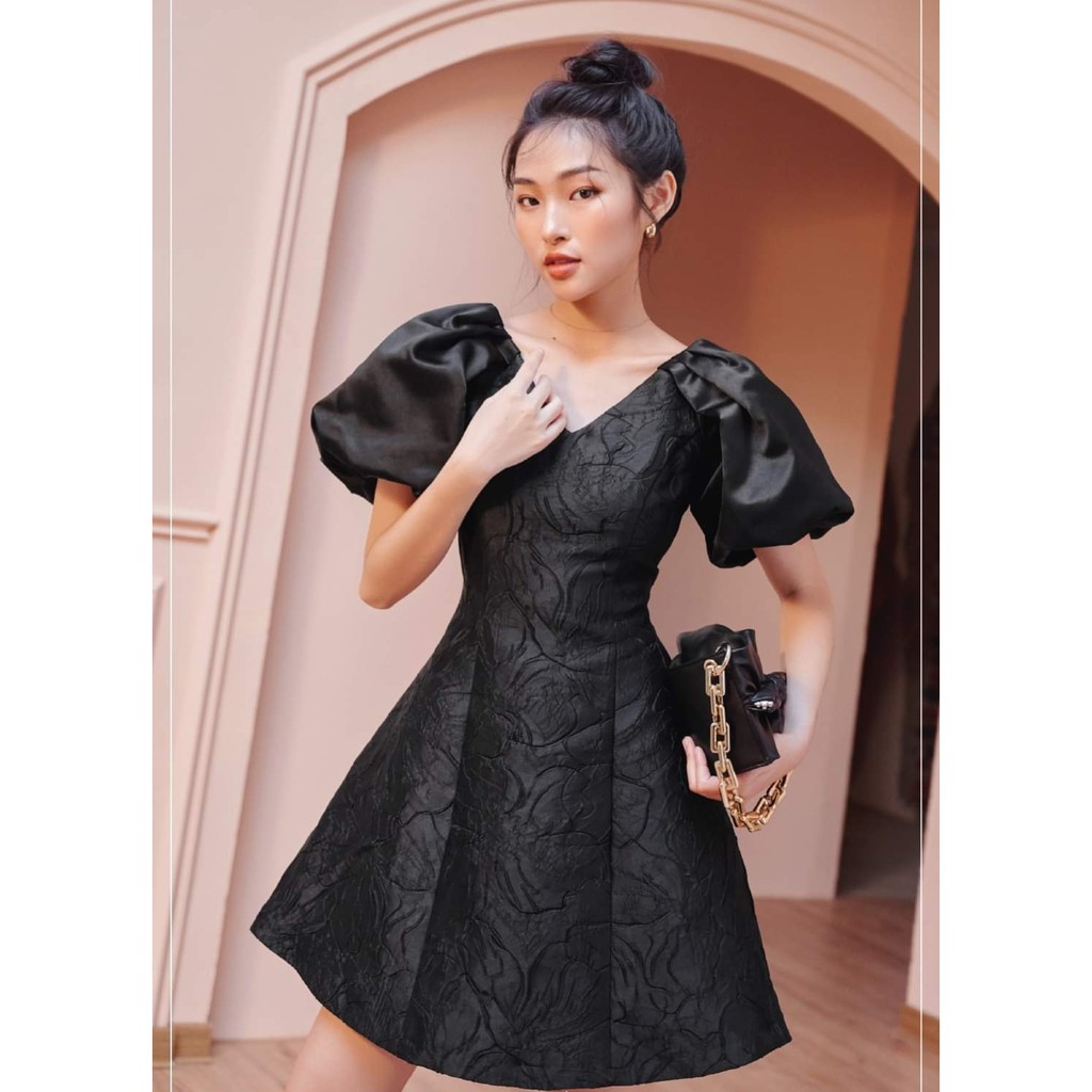 Đầm gấm đi tiệc dáng xòe, cổ V, tay phồng | BigBuy360 - bigbuy360.vn