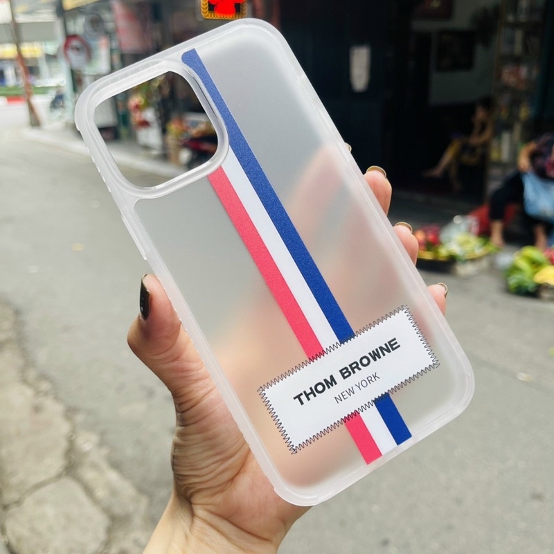 Ốp likgus nhám Thom Browne cho iPhone 14 Pro Max, 13 Pro Max, 12 Pro Max, 11 chống Vân tay viền mềm ôm máy chống sốc