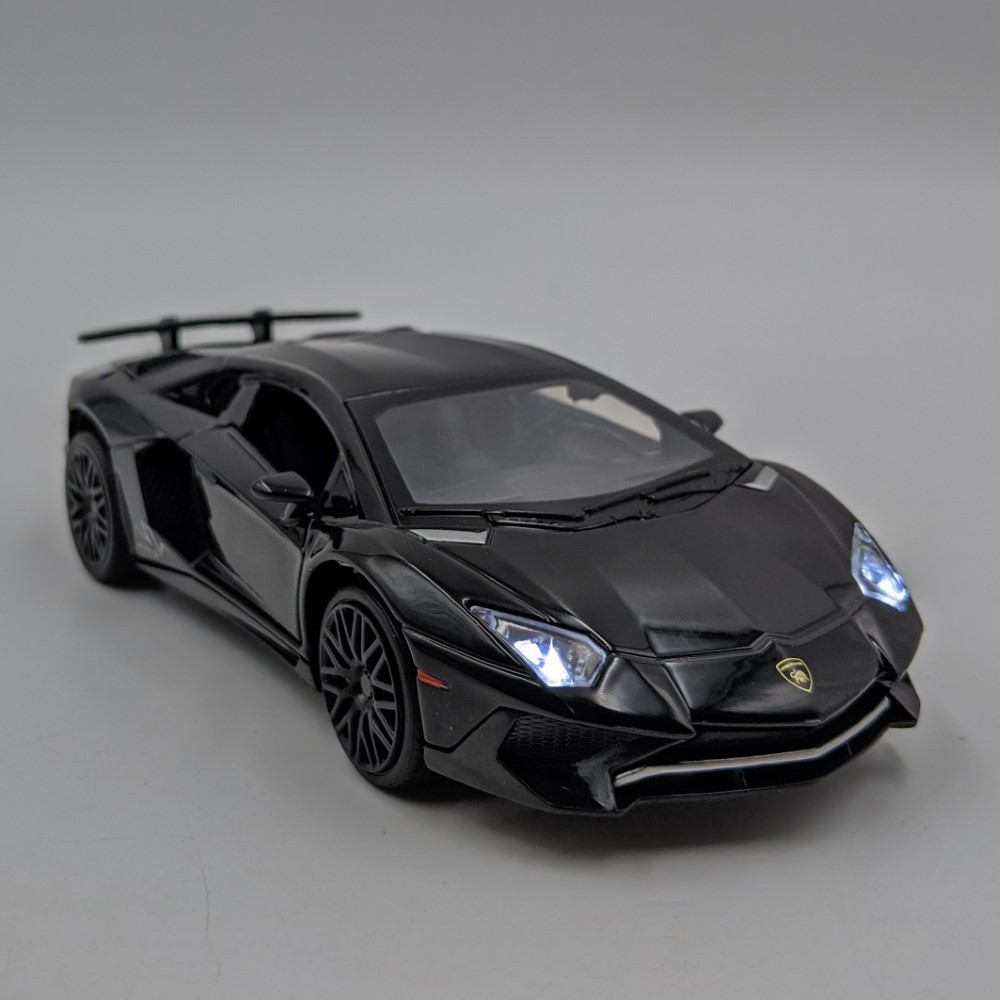 Mô hình siêu xe Lamborghini Aventador LP750-4 SV - tỉ lệ 1:32