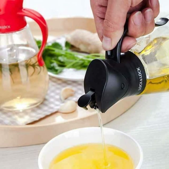 Bình đựng dầu ăn mở tự động 550ml Lock &amp; Lock