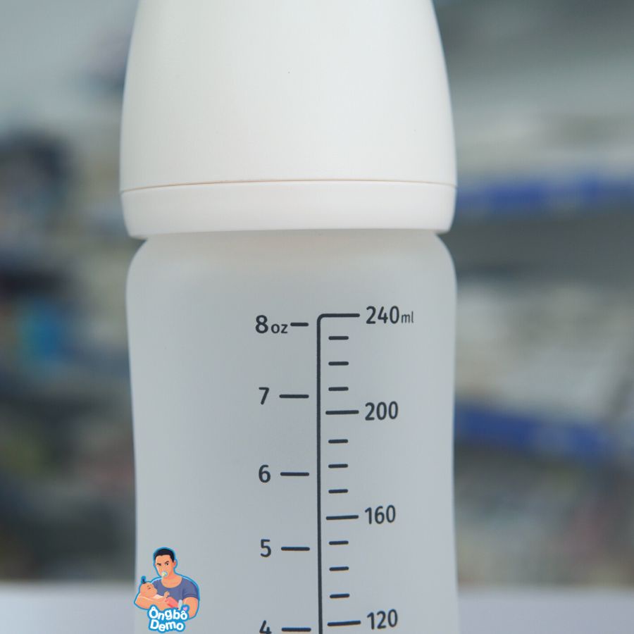 Bình sữa Moyuum Thủy tinh bọc silicone chống trơn, dung tích 150ml,240ml - Ongbodemo
