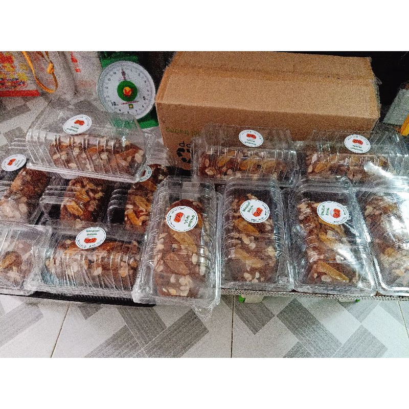 Combo 2 bánh bông lan chuối sô cô la hạnh nhân