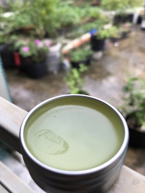 Cao xoa giảm đau bụng ngày kinh nguyệt