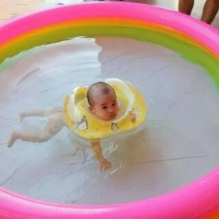 Bể phao bơi cầu vồng cho bé