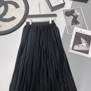 Chân  váy xếp li dài