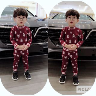 com bo 2 bộ nỉ len cùng áo 2 áo len  chỉ với giá 255k size cho bé 17-21kg