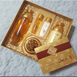 Bộ dưỡng da từ vàng và nhân sâm hàn quốc