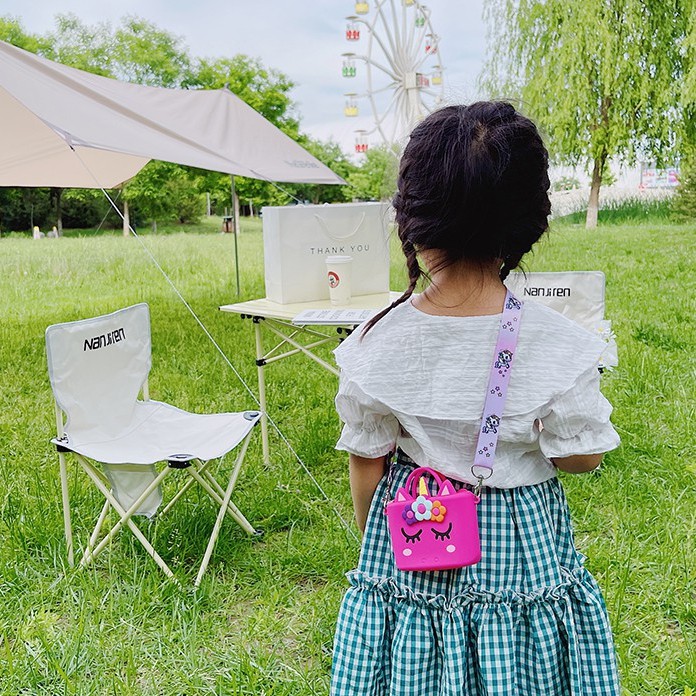 Túi xách đeo vai hình vuông nhỏ gọn xinh xắn dành cho bé gái